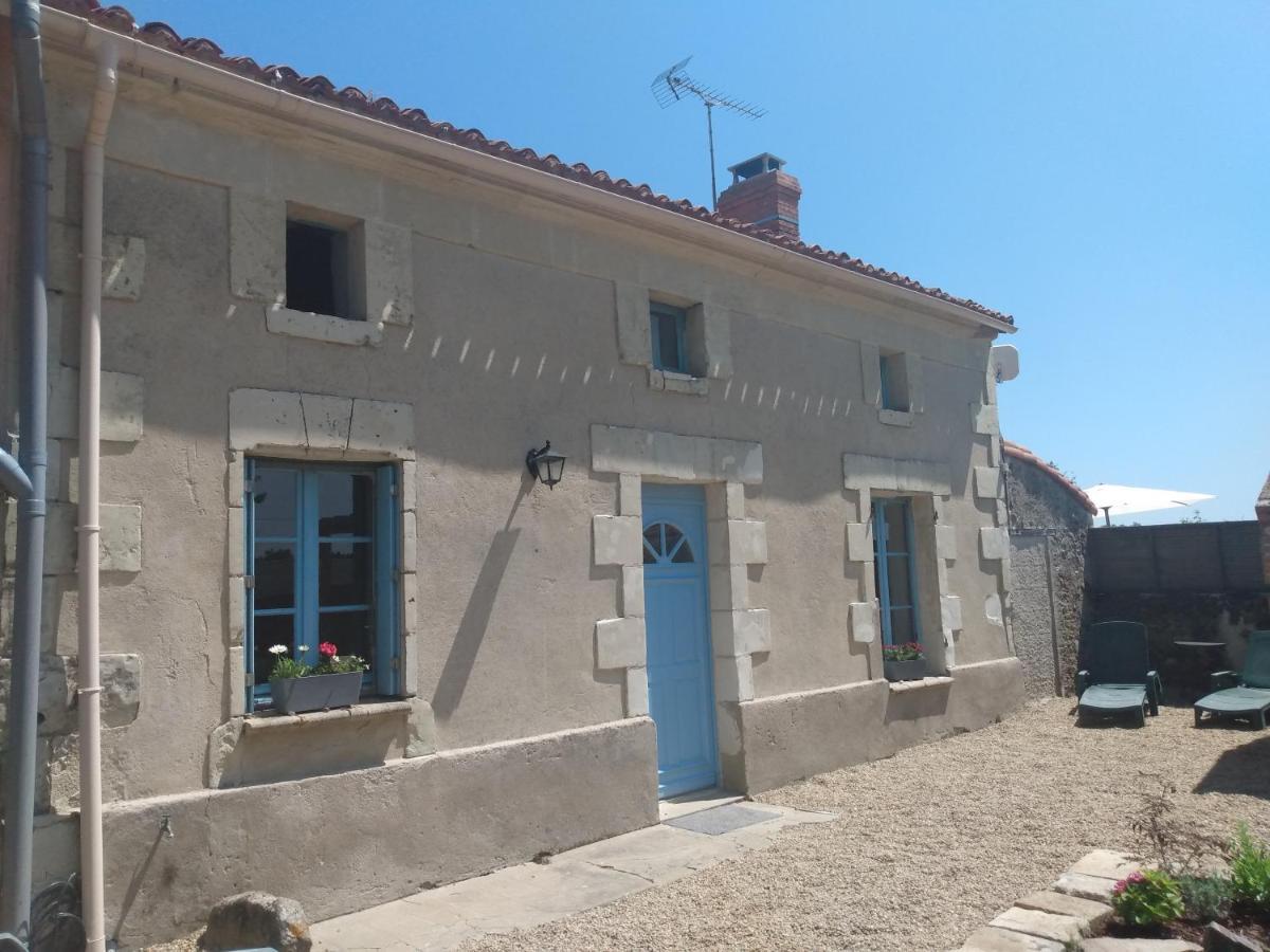 Lavender House - Traditional Stone House Oozing Charm And Character Cersay 外观 照片