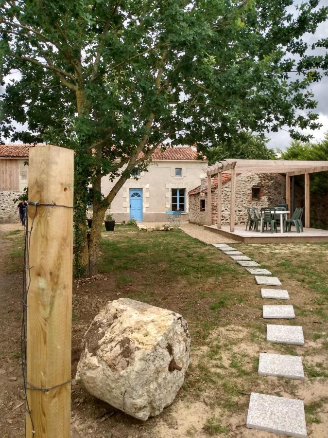 Lavender House - Traditional Stone House Oozing Charm And Character Cersay 外观 照片
